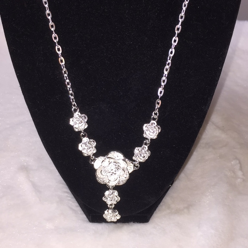 BOGO 2 x $10 NWOT “silver tone floral necklace”